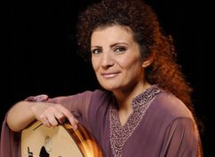 Concert de Waed Bouhassoun, musique orientale à Bibracte
