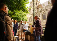 La grande visite de la cathédrale Saint-Lazare, intérieurs et extérieurs