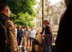 La grande visite de la cathédrale Saint-Lazare, intérieurs et extérieurs