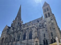 L&rsquo;essentiel de la cathédrale Saint-Lazare en 45 minutes