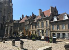 Balade urbaine : des façades classiques à l’Art Déco.